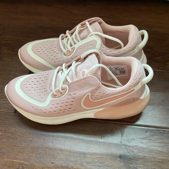 Women’s Nike Joy Ride Dual Run Tennis Shoes Pink - Picture 4 of 9